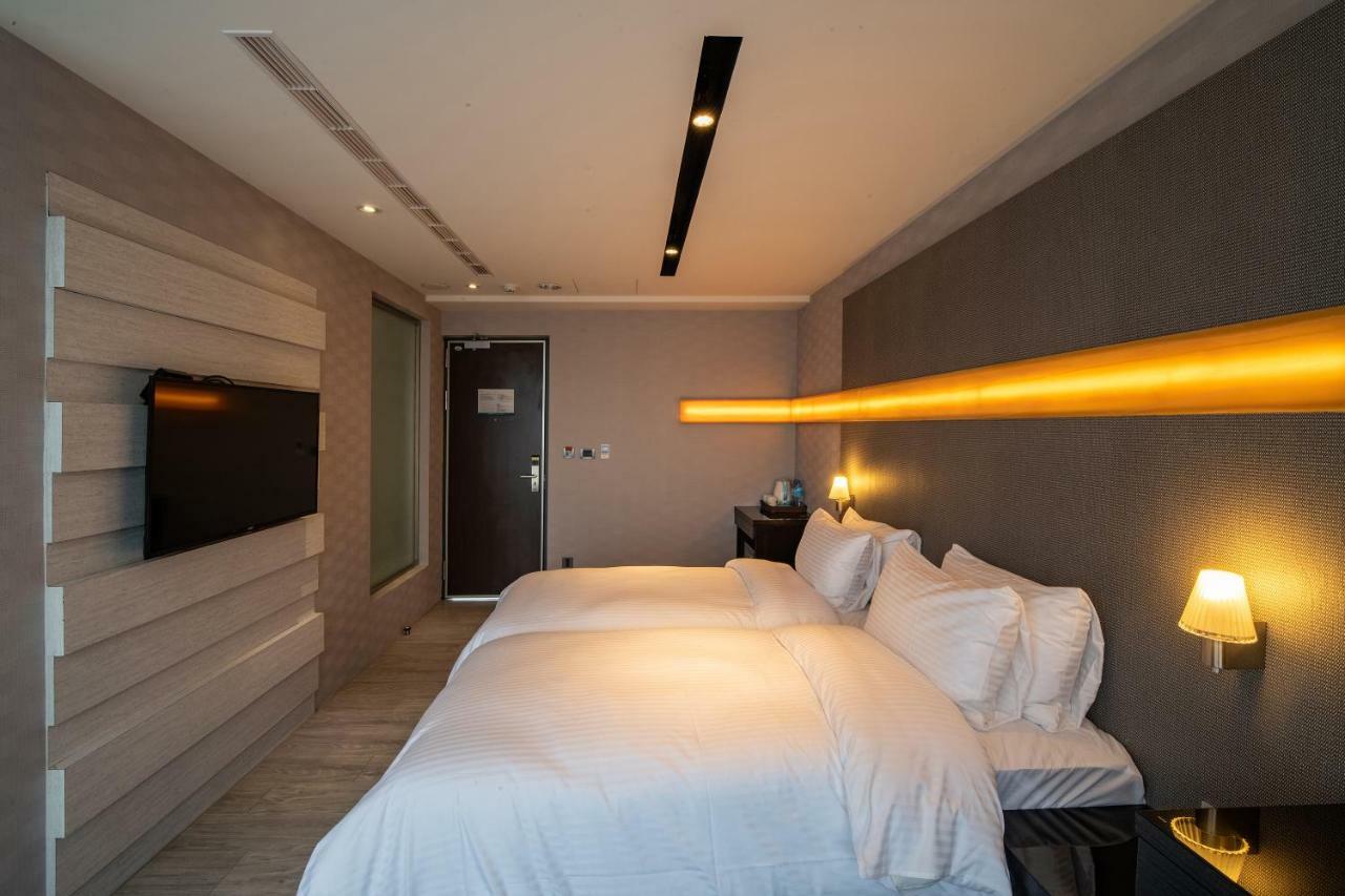 טאיצ'ונג Fengjia Hotel Bell מראה חיצוני תמונה